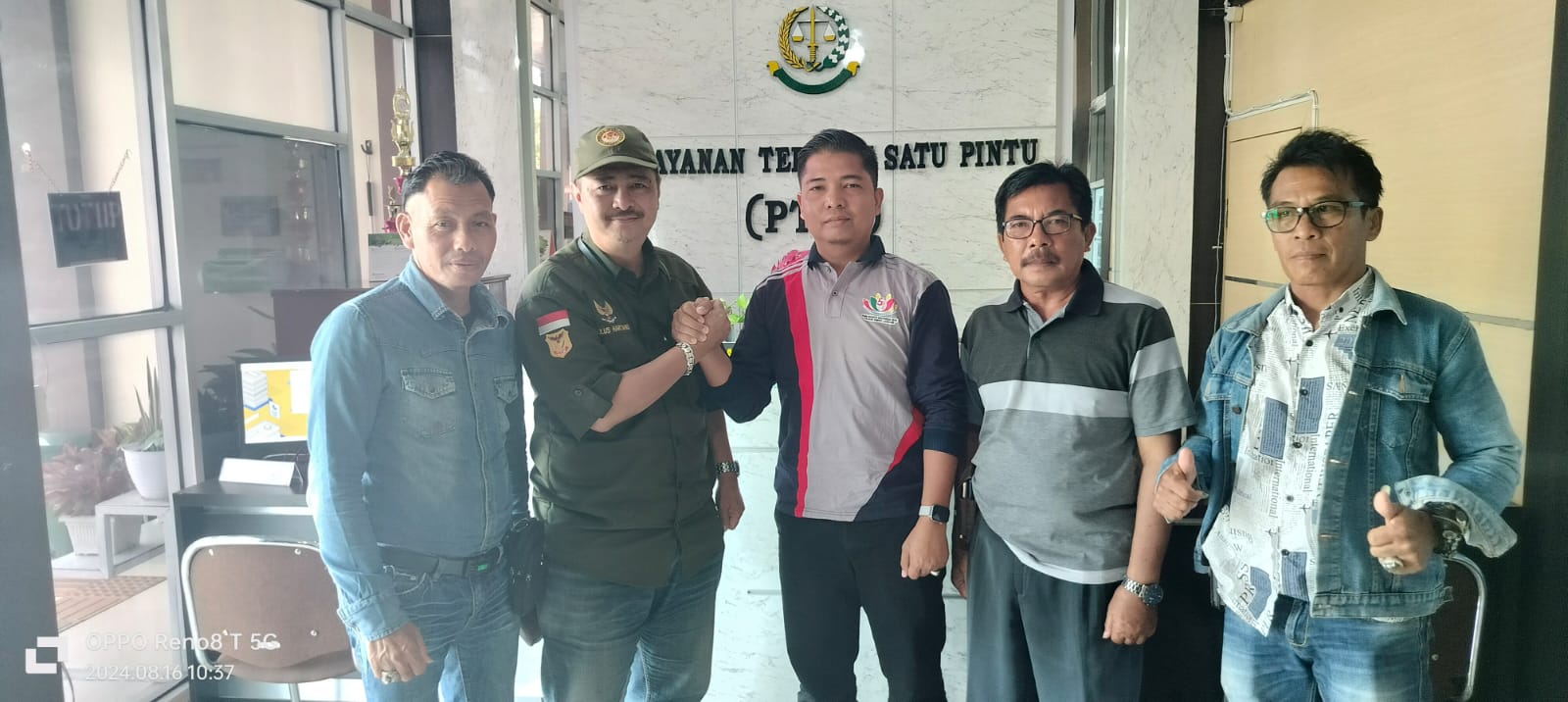 foto Ketua DPD LIN Prov. Bengkulu bersama tim dan kasi intel Kajari Bengkulu Selatan